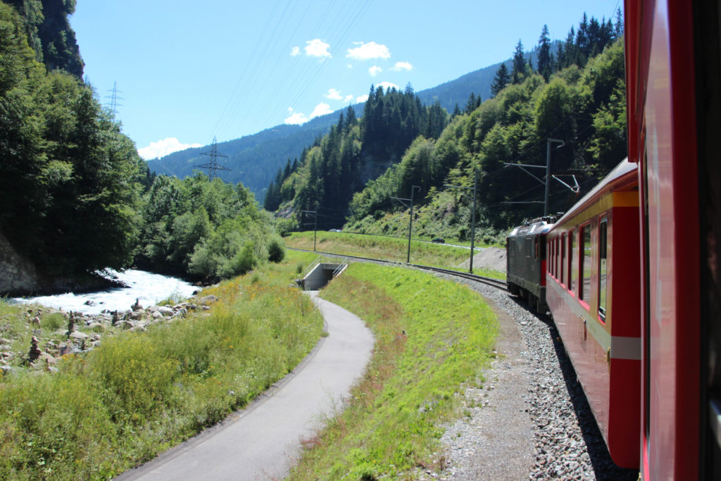 Trein in de Zwitserse Alpen